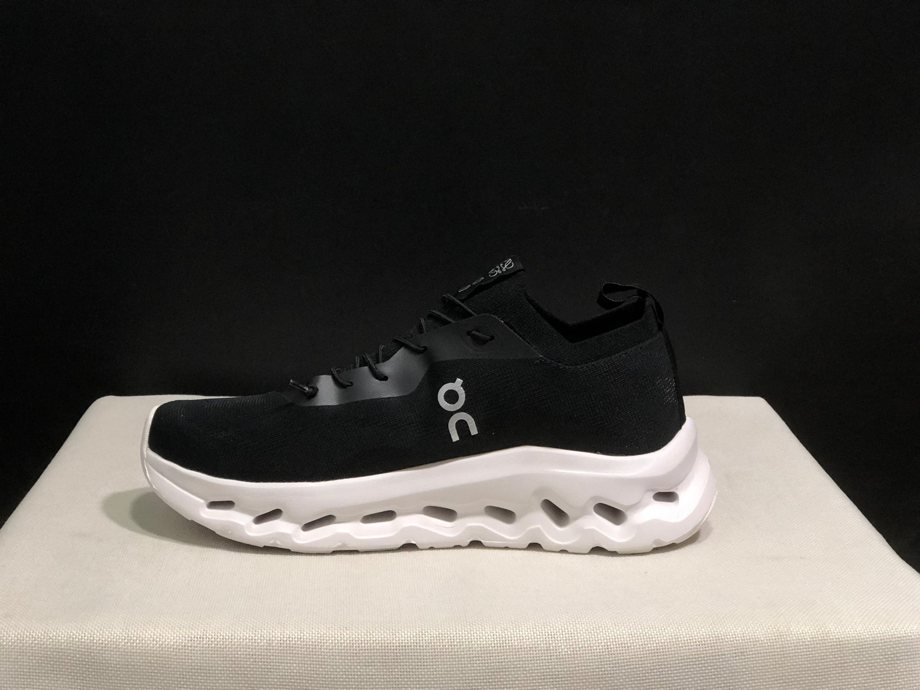 On x LOEWE Cloudtilt 'Black - White'