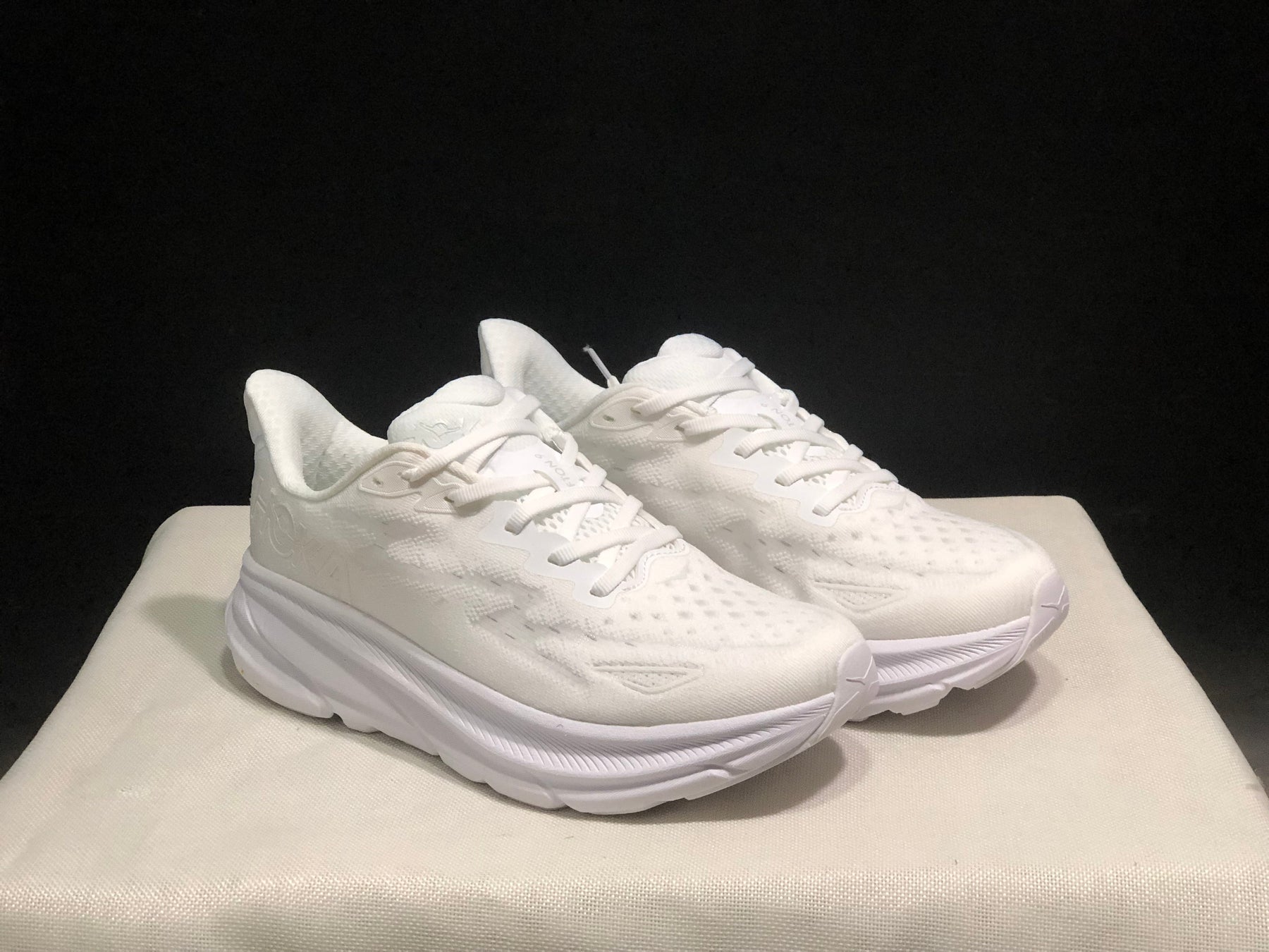 Hoka Clifton 9 'Beige-Pink'
