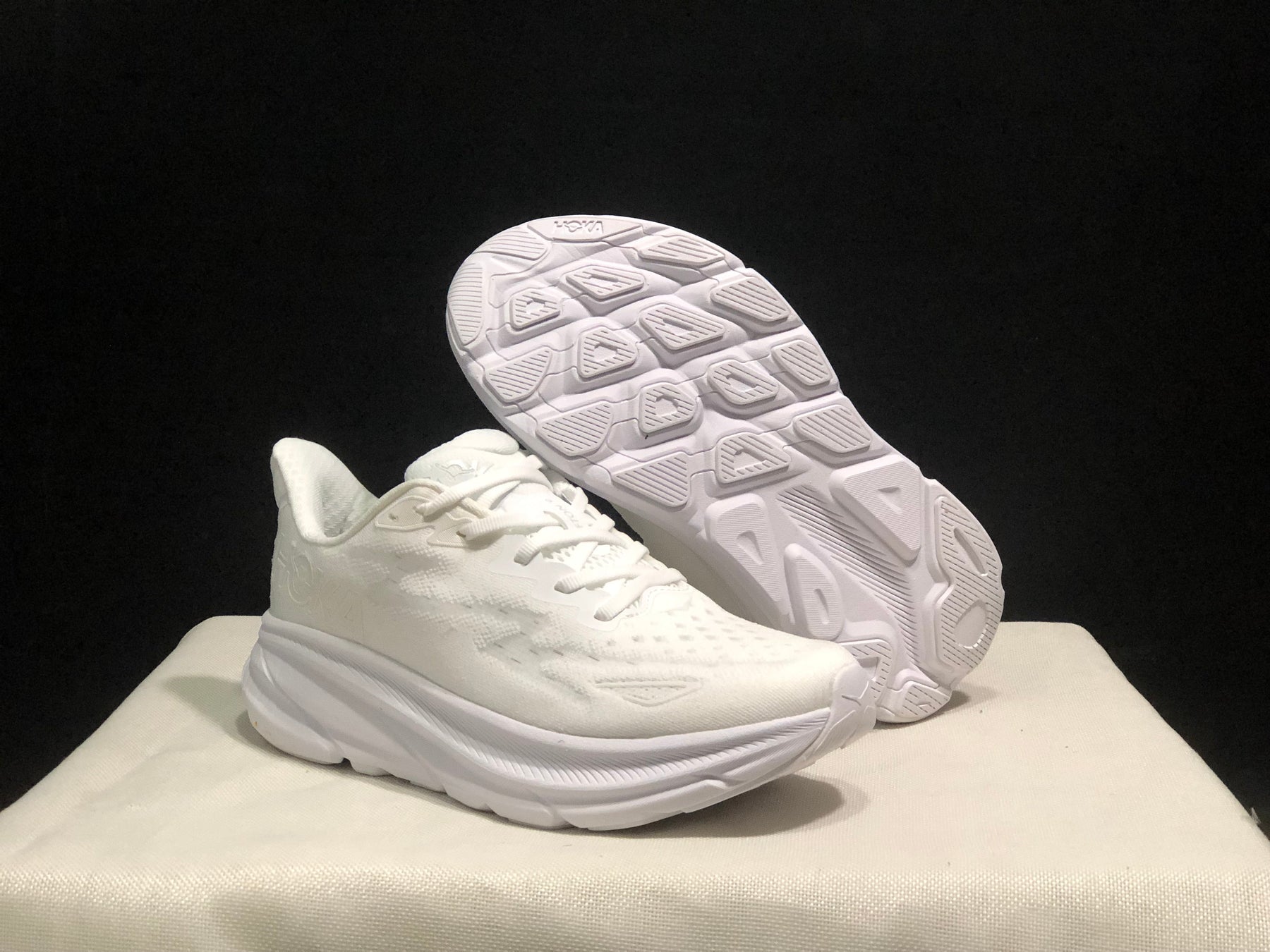 Hoka Clifton 9 'Beige-Pink'
