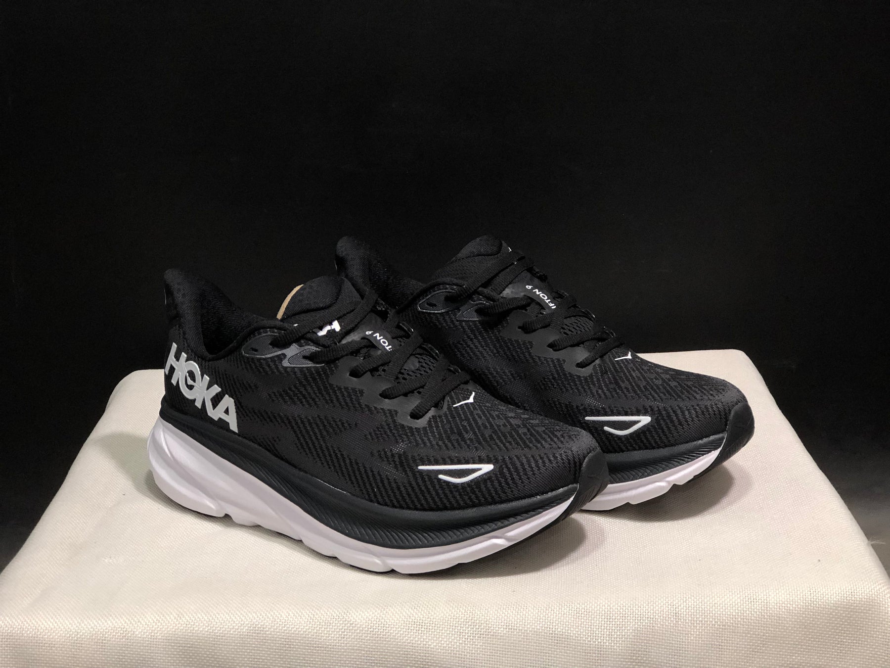 Hoka Clifton 9 'Beige-Pink'