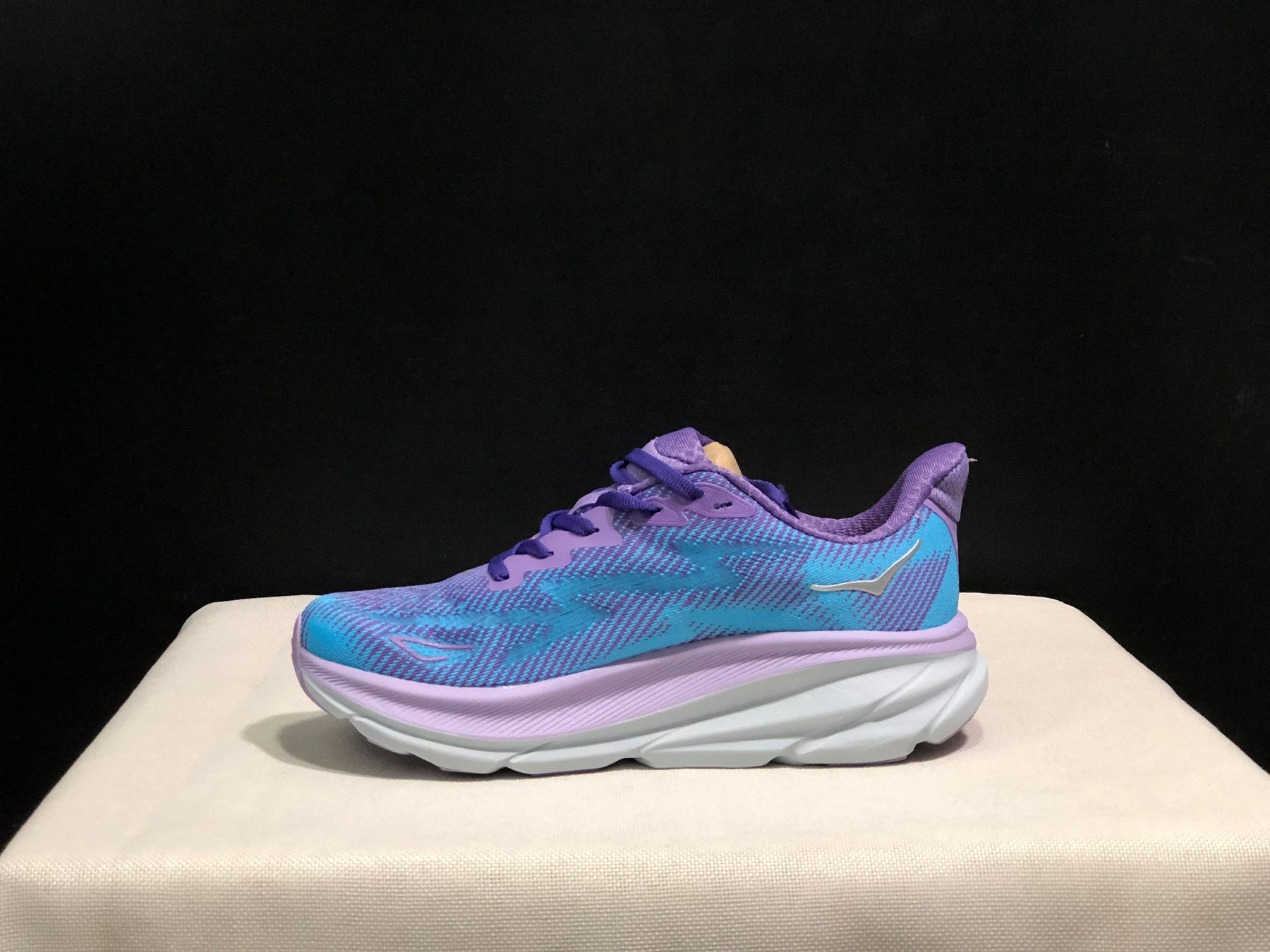 Hoka Clifton 9 'Beige-Pink'