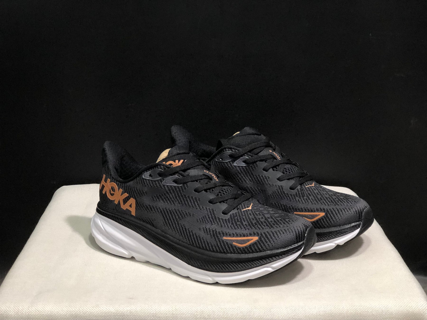 Hoka Clifton 9 'Beige-Pink'
