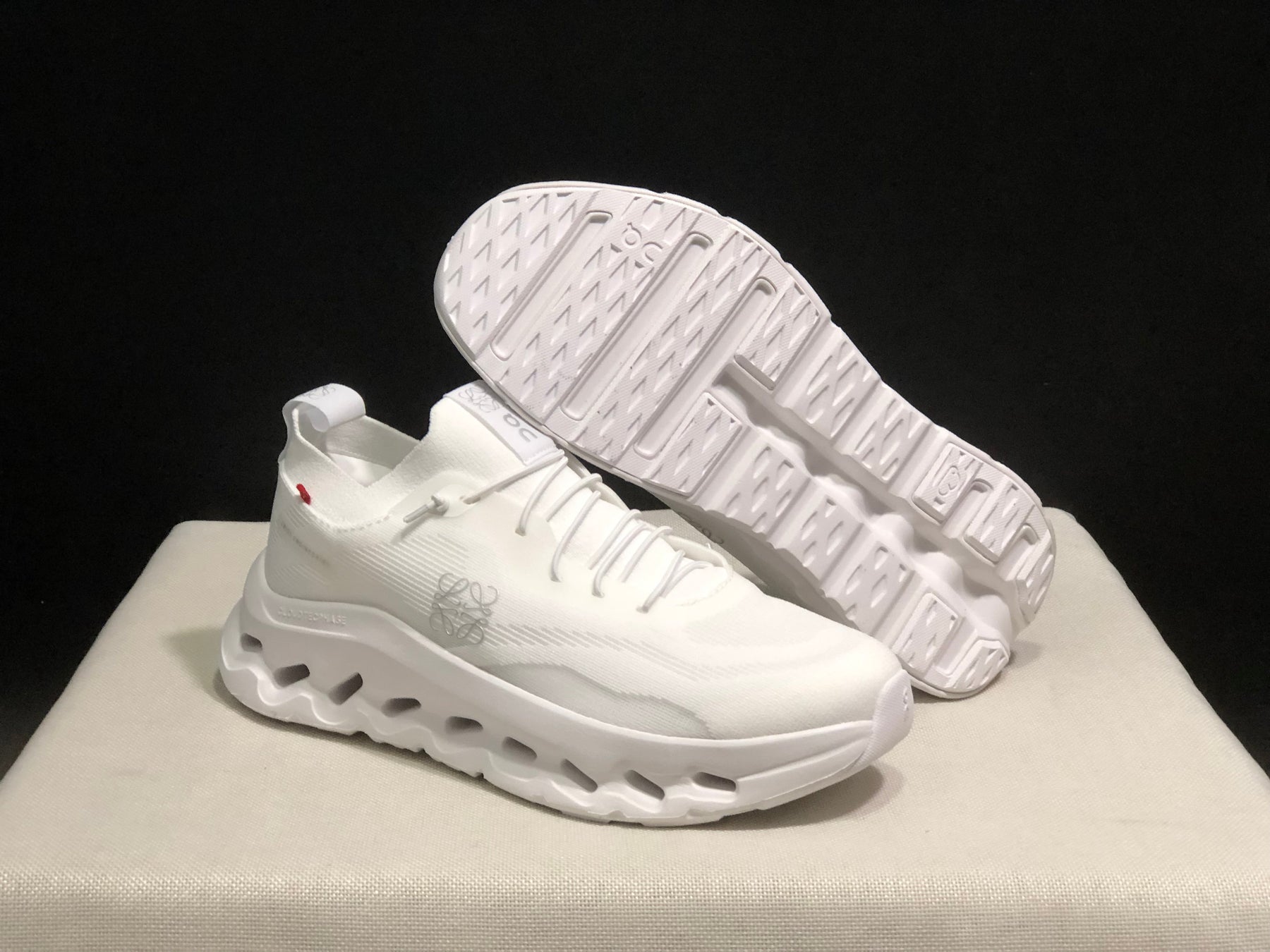On x LOEWE Cloudtilt 'White'