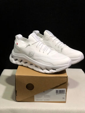 On x LOEWE Cloudtilt 'White'