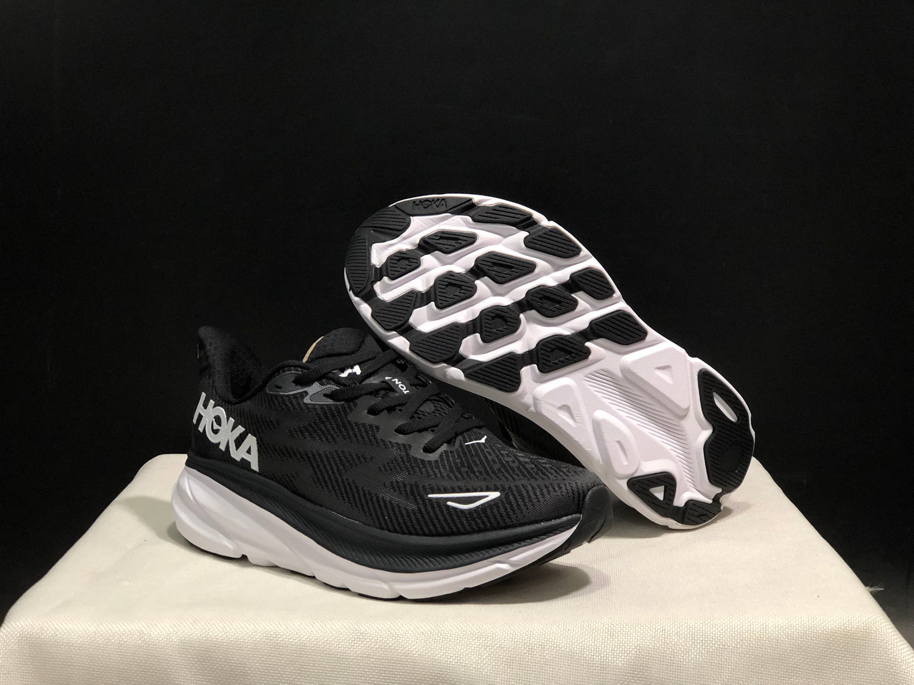 Hoka Clifton 9 'Beige-Pink'